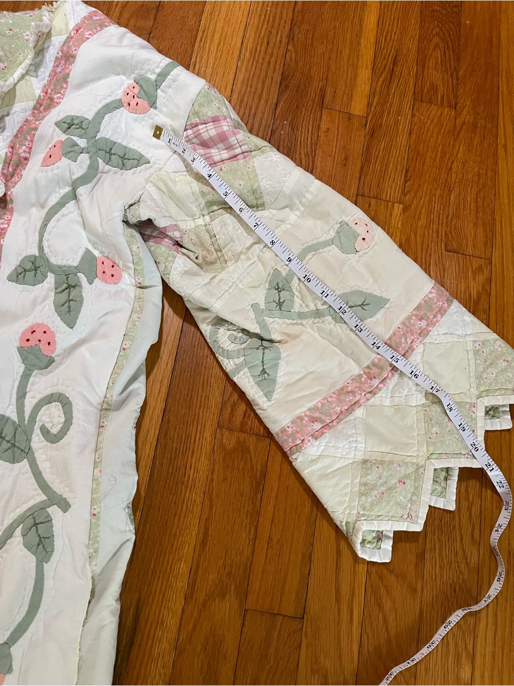 One-of-a-Kind Upcycled Vintage Quilt Kimono 🍓 - Picture 7 of 8